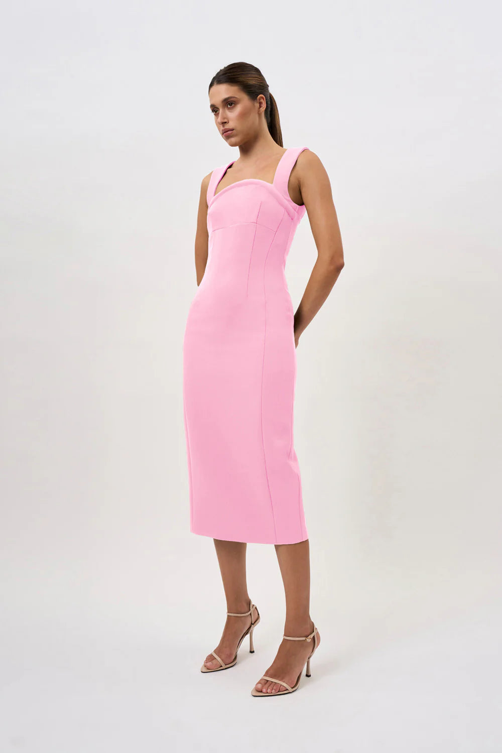 BY JOHNNY | ELARA CURVE STRUCTURE MIDI