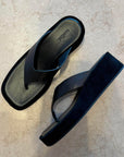 MOLLINI | COASTIN WEDGE THONG - BLACK SUEDE