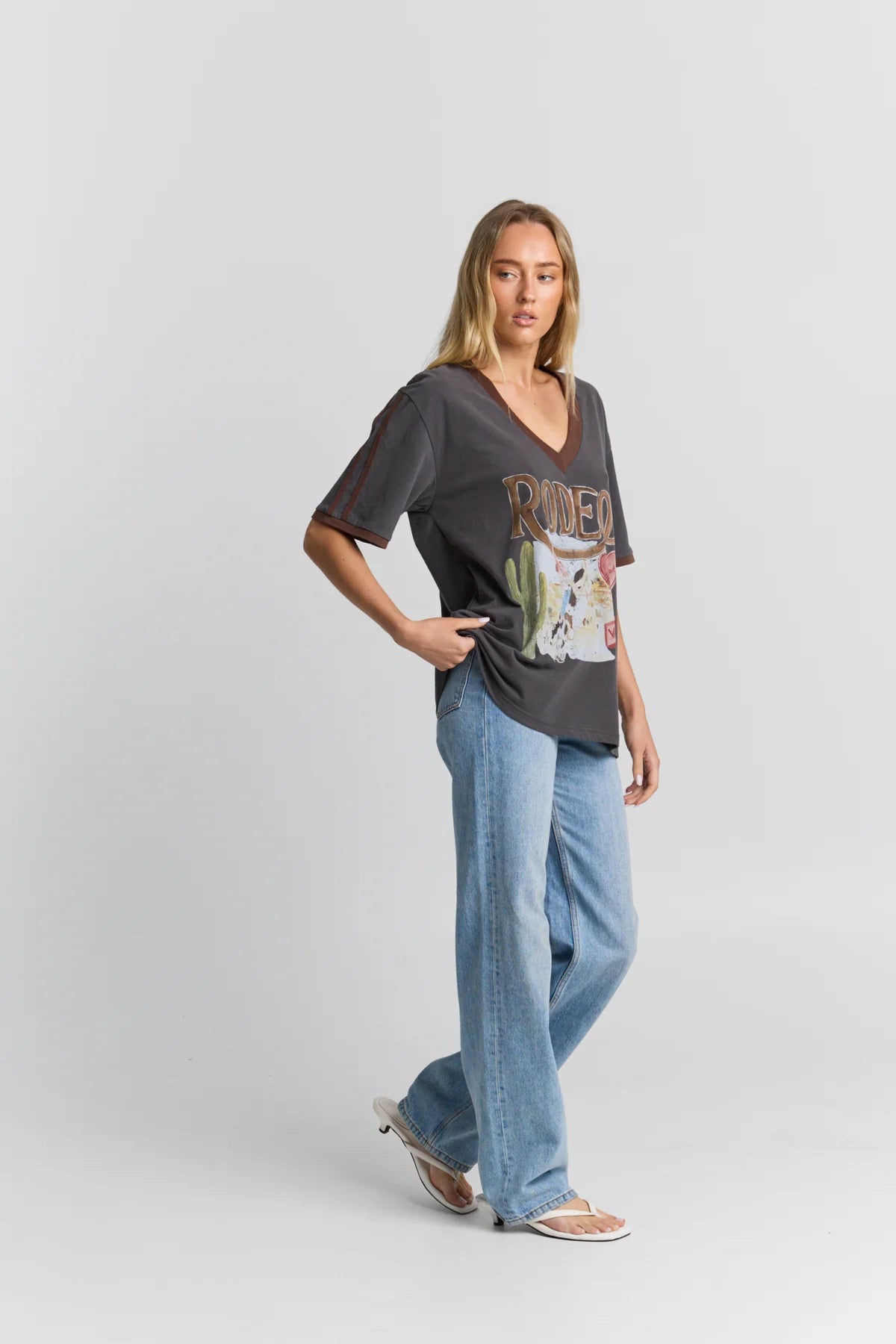 MAKU | RODEO V NECK T-SHIRT