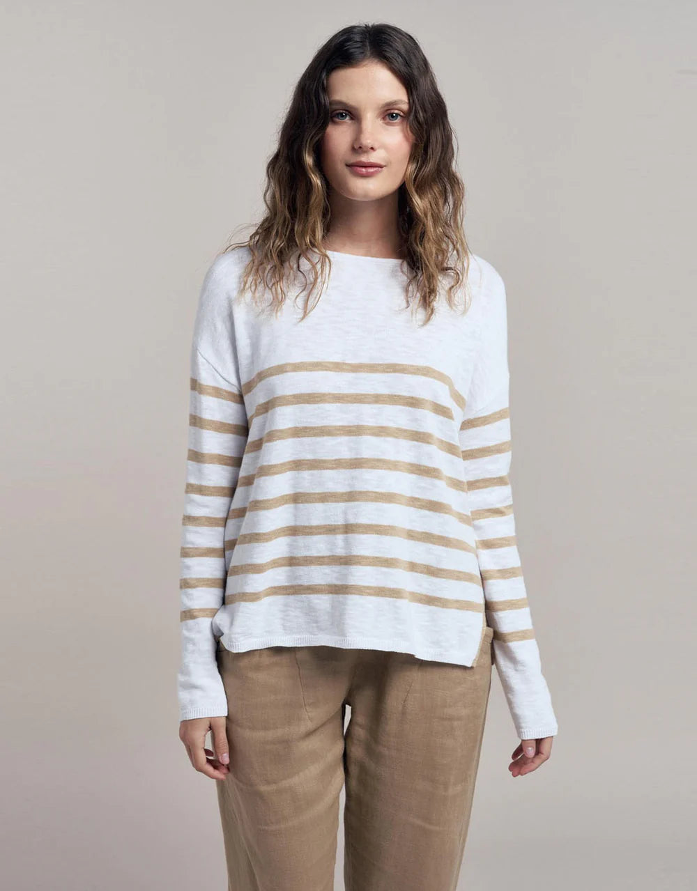 LITTLE LIES | BOBBIE TOP - WHITE / CAMEL